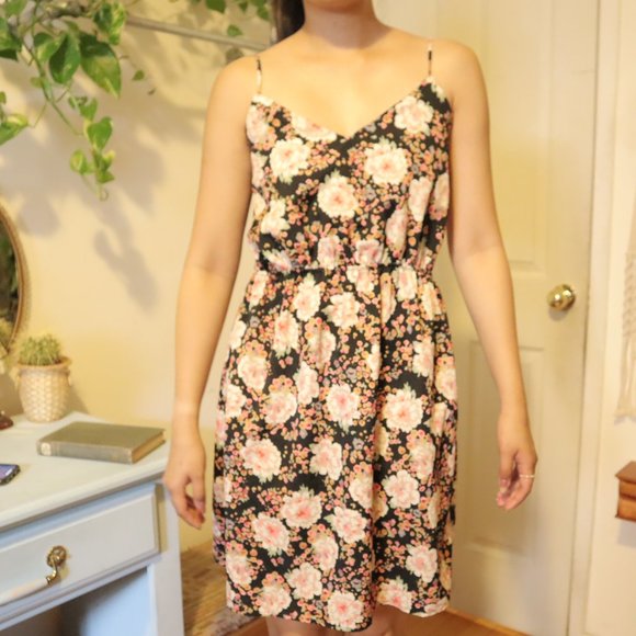 SLIP ON FLORAL DRESS- FITS XS/S - Picture 5 of 14